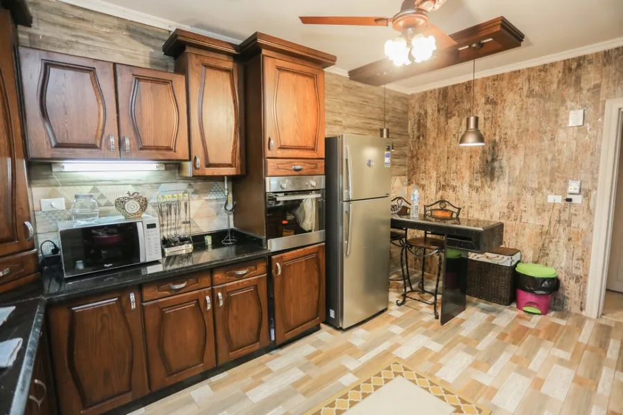 شقة للبيع 252م زيزنيا(ش أبو قير الرءيسي)