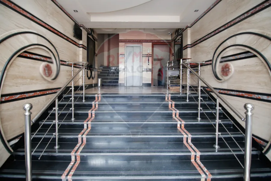 مقر اداري للبيع 315 م كفر عبده (ش قرداحي)