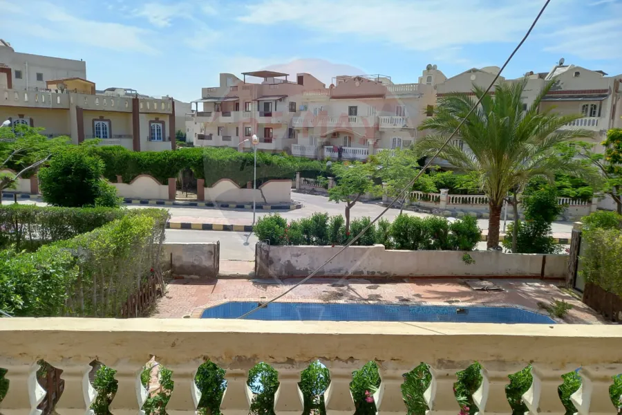 شاليه للبيع (جامعة الدول) 130م + 130م روف