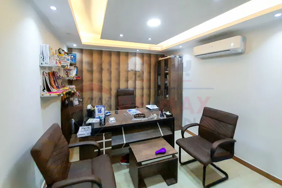 Administrative mezzanine For sale 237 m Gleem (Mostafa Maher St.)