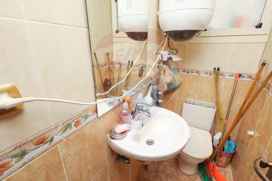 فيلا للبيع 295 م المعمورة الشاطئ (خطوات من البحر)