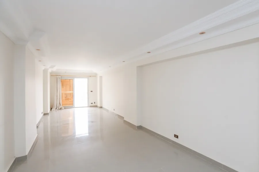 شقة للبيع 155م ميامي (ش  العيسوي  - امام مستشفي مارمرقص)