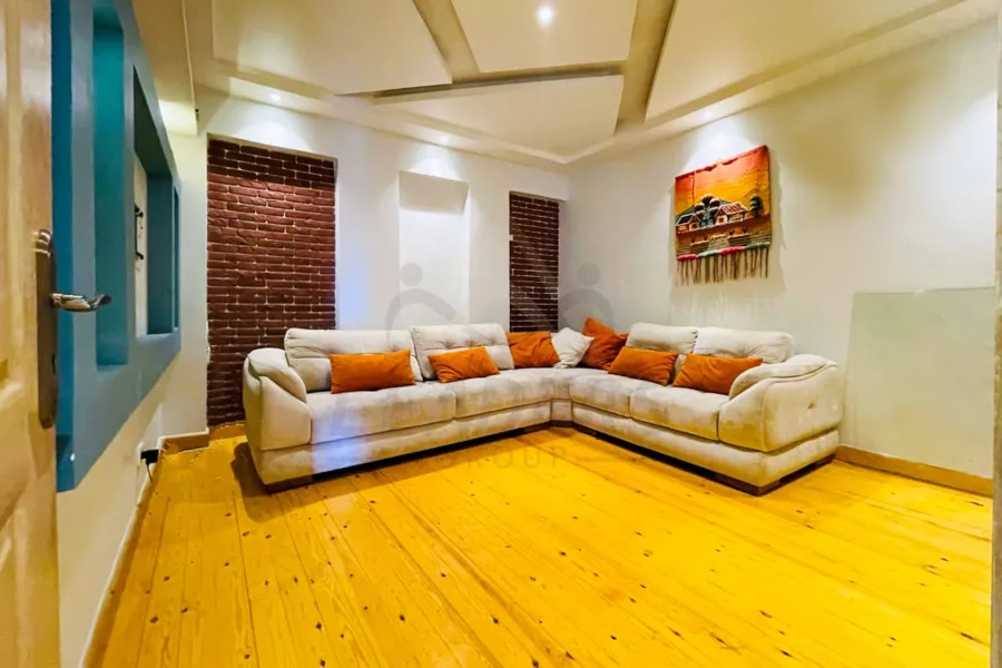 شقة للايجار 210 م سان ستيفانو (علي الترام مباشره)