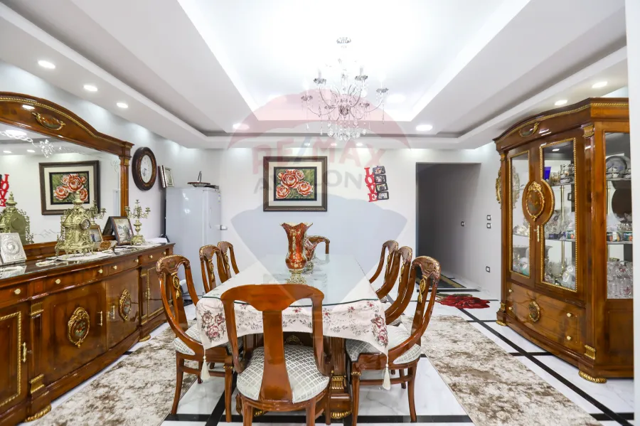 شقة للبيع 400 م سبورتنج ( شارع احمد علام  )