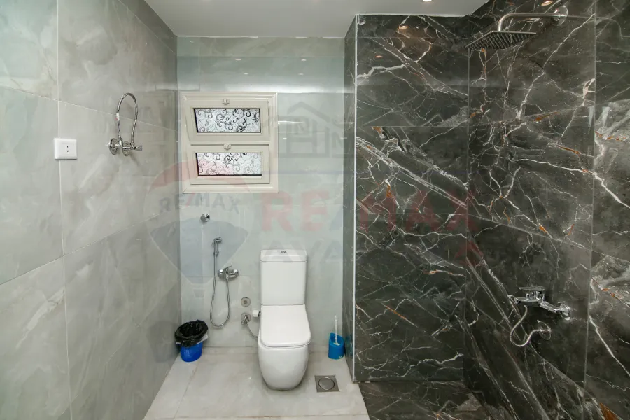 شقة إداري للبيع 175 م الحي اللاتيني (ش فؤاد الرئيسي)