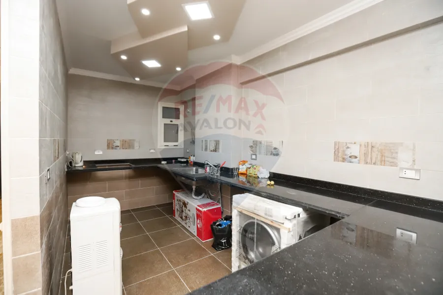 شقة للبيع 186 م سموحة ( ش توت عنخ امون)