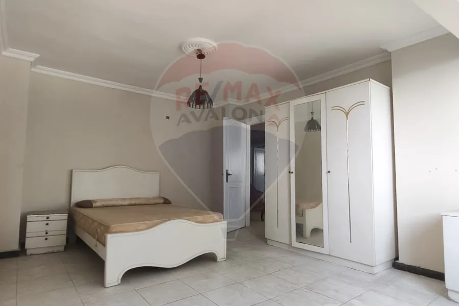 شقة للبيع 160 م سان ستيفانو (علي البحر مباشرة)