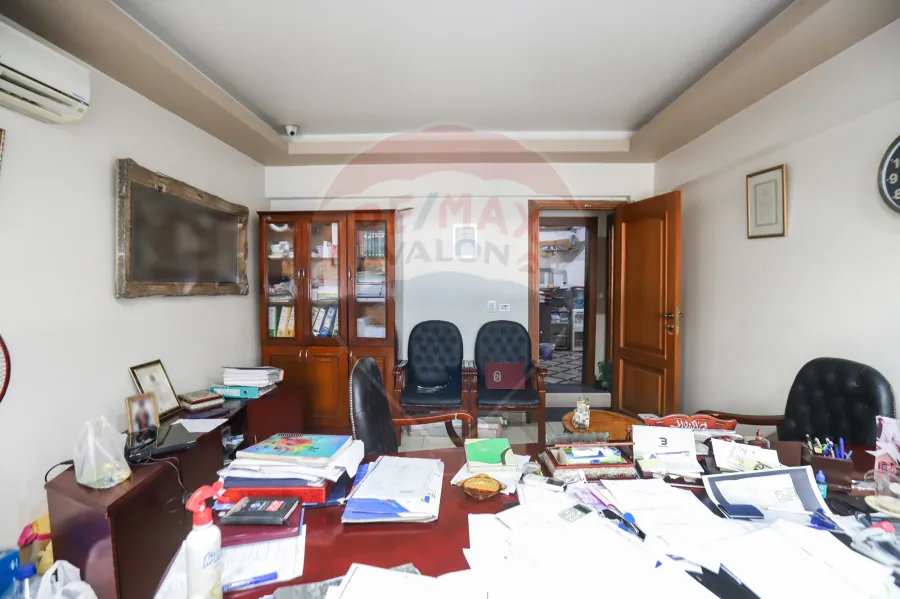 شقة اداري للبيع 300 م لوران ( ش ابو قير )