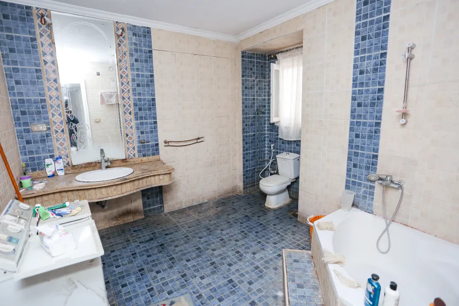 شقة للبيع 225 م ستانلي ( ش عبد العزيز فهمى - خطوات من البحر )