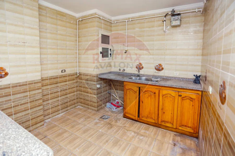 شقة للبيع 200 م سان ستيفانو ( خطوات من فندق الفورسيزون والبحر )