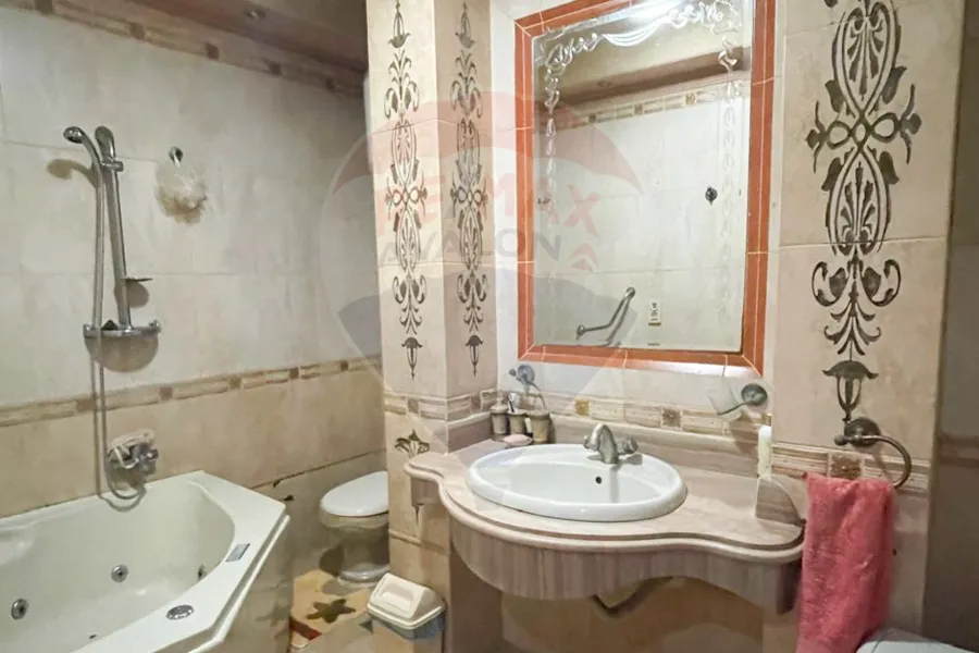 شقة للبيع 216 م سموحة (ش أدمون فريمون)