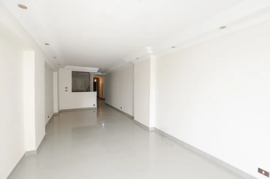 شقة للبيع 155م ميامي (ش  العيسوي  - امام مستشفي مارمرقص)