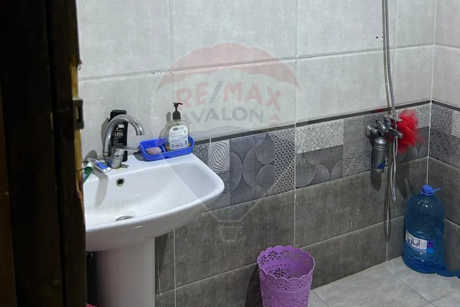 شقة للبيع 100 م المندرة (ش جمال عبد الناصر)