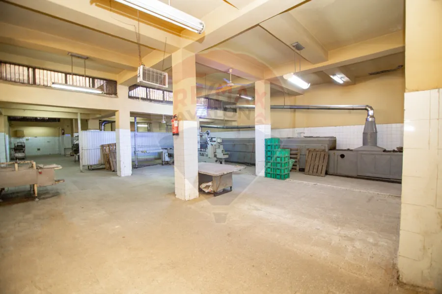 Factory for sale 750 m Al-Ras Al-Sawda (steps from Mostafa Kamel St.)