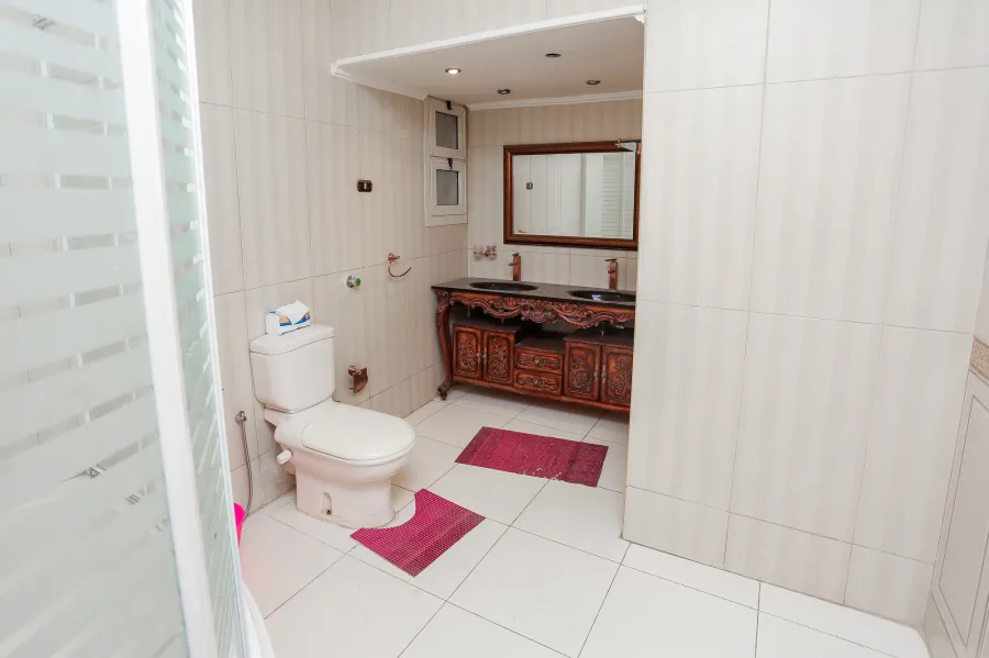 شقة للبيع 320 م جناكليس (علي الترام مباشرة)