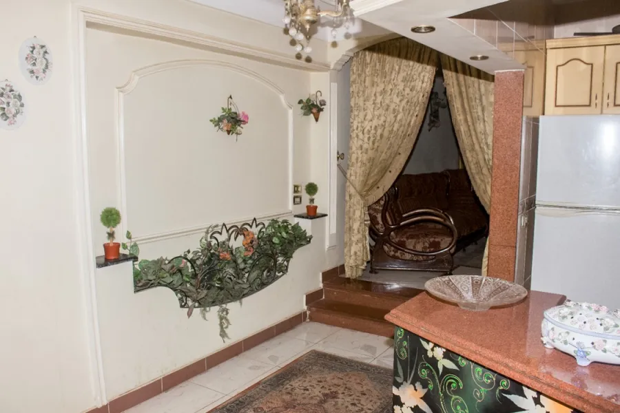 شقة للبيع 180م محرم بك (ش زين العابدين)