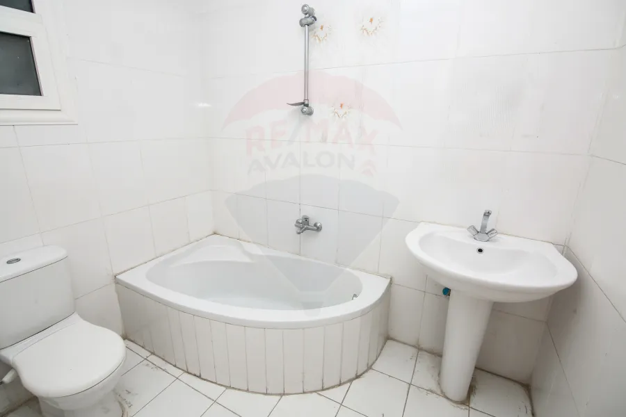 شقة للبيع 200 م سموحة (ش ادمون فريمون)