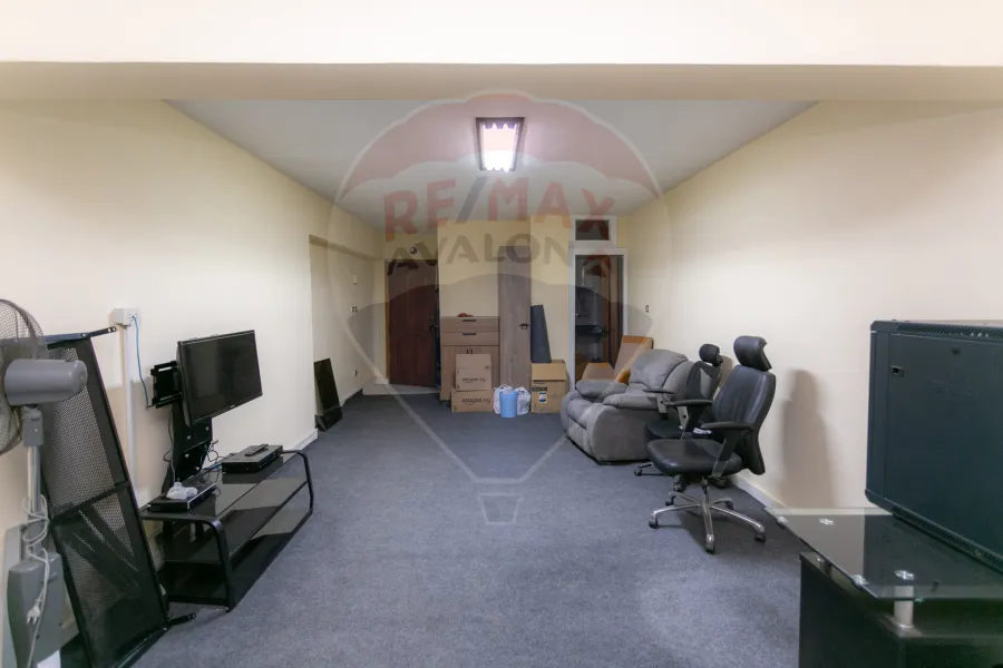 شقة إداري للإيجار 65 م سموحة ( ش فوزي معاذ )