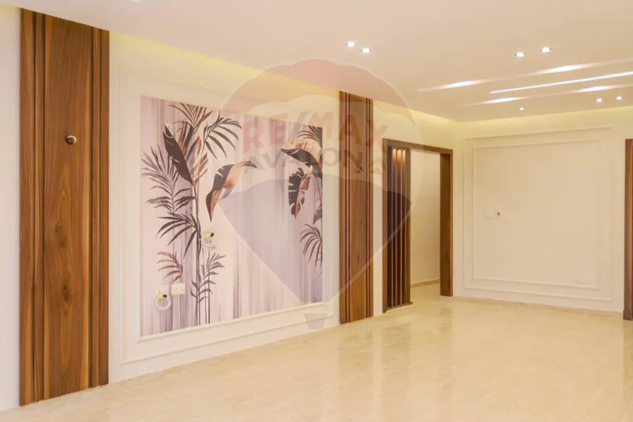 شقة للبيع 165 م سبورتنج (خطوات من البحر)