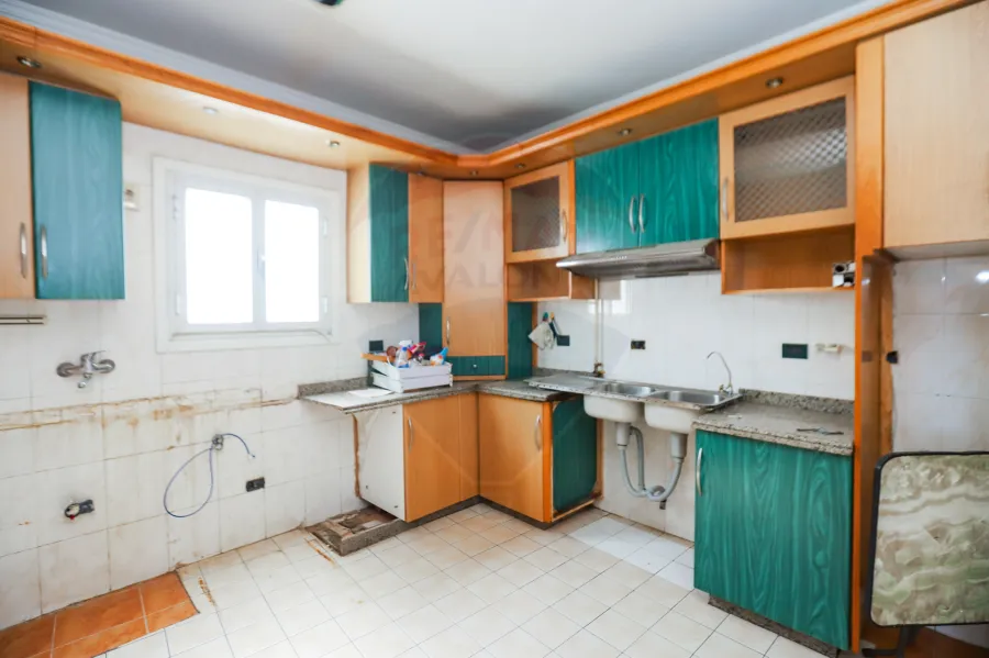 شقة للبيع 275م سموحة  (  ش بهاء الدين الغتوري )