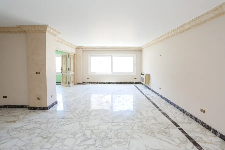 شقة للبيع 350 م رشدى (شارع المعسكر الروماني)