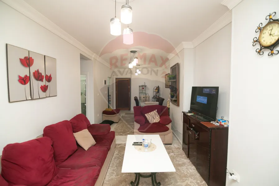 شقة للبيع 125 م لوران (تاني نمره من  ش الإقبال - خطوات من البحر)