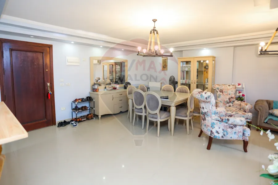 شقة للبيع 156 م سموحة (ميدان عزبة سعد)