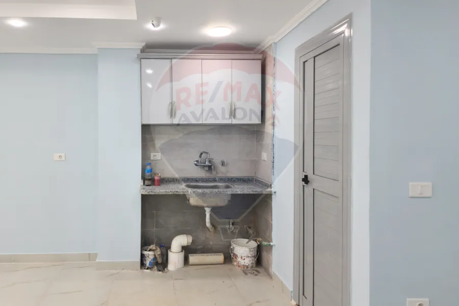 Shop for rent 100 m Ibrahimiya (Memphis Street off El Lagite St.)