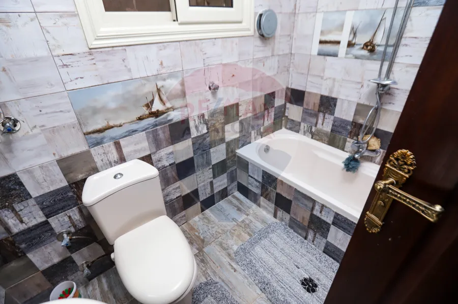 شقة للبيع 170م سموحة  (ش الريادة بجوار كومبوند السرايا)