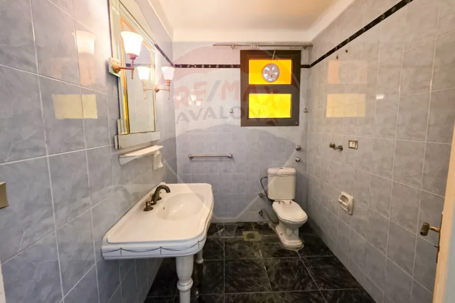 شقة دوبلكس للبيع 320 م لوران (متفرع من ش شعراوي)