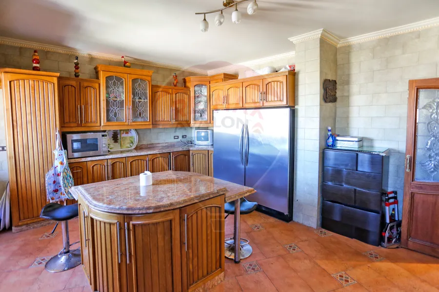 شقه تربلكيس للبيع 735 م  جليم ( خطوات من البحر )