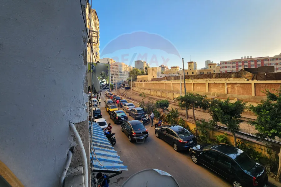 Administrative apartment for sale 50 m Victoria (Directly on tram)