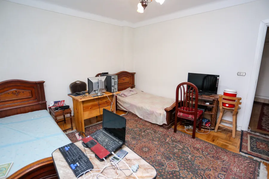 شقة للبيع 225 م ستانلي ( ش عبد العزيز فهمى - خطوات من البحر )