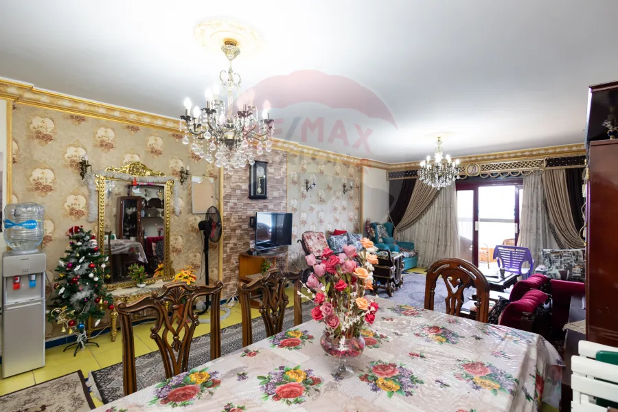 شقة  للبيع 200 م العصافرة (علي البحر مباشرة)