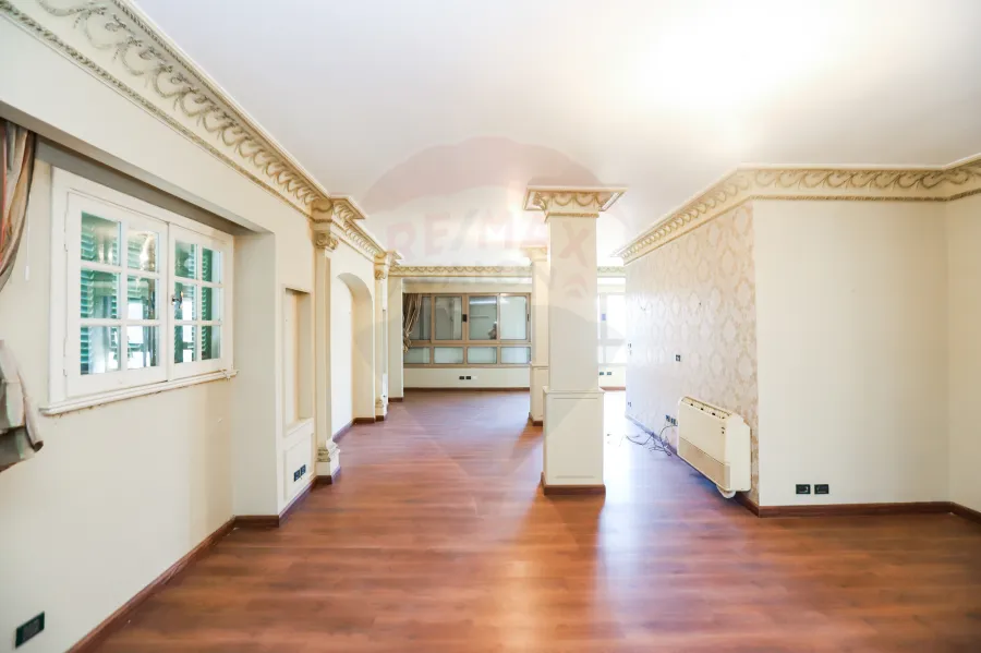 شقة للبيع 275م سموحة  (  ش بهاء الدين الغتوري )