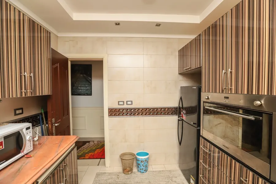 شقة للبيع بالفرش والاجهزة 252م محطة الرمل  (كمباوند الشرطة)