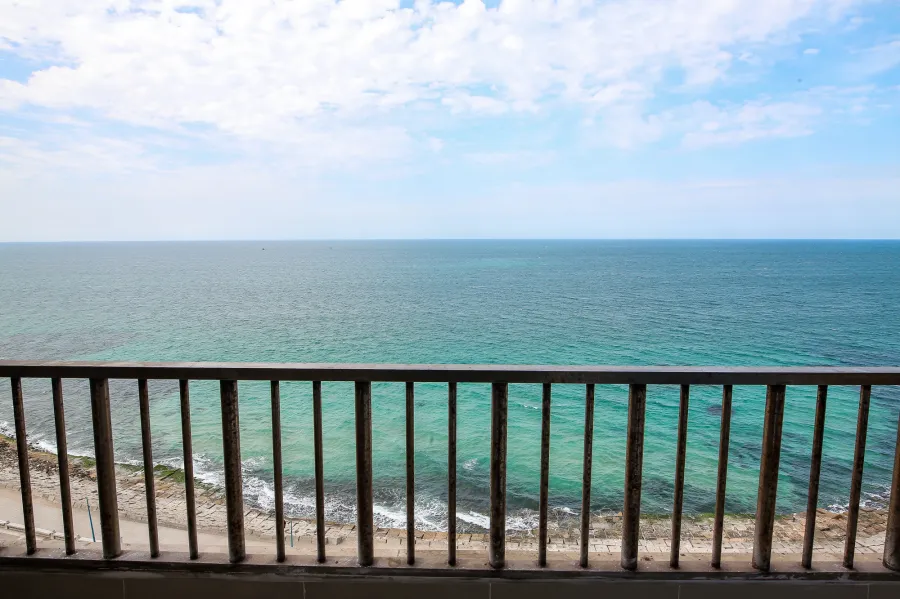 شقة للإيجار180م الإبراهيمية (على البحر مباشرة)