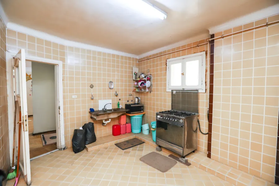 حضانة للبيع 400 م لوران ( ش أبو قير مباشرة - خطوات من ش شعراوى )