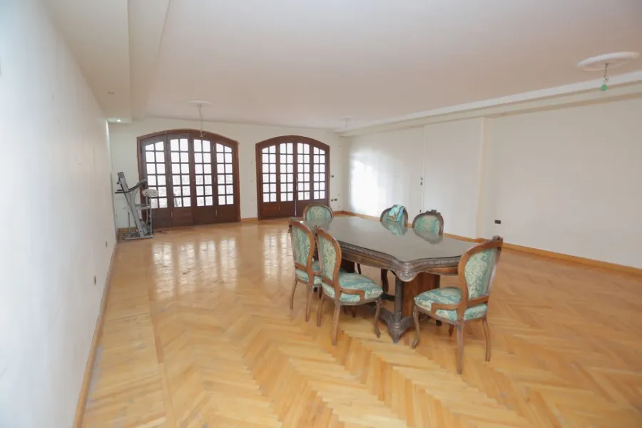 Apartment For Sale 275m Stanley (Steps From Kornish) First Hand