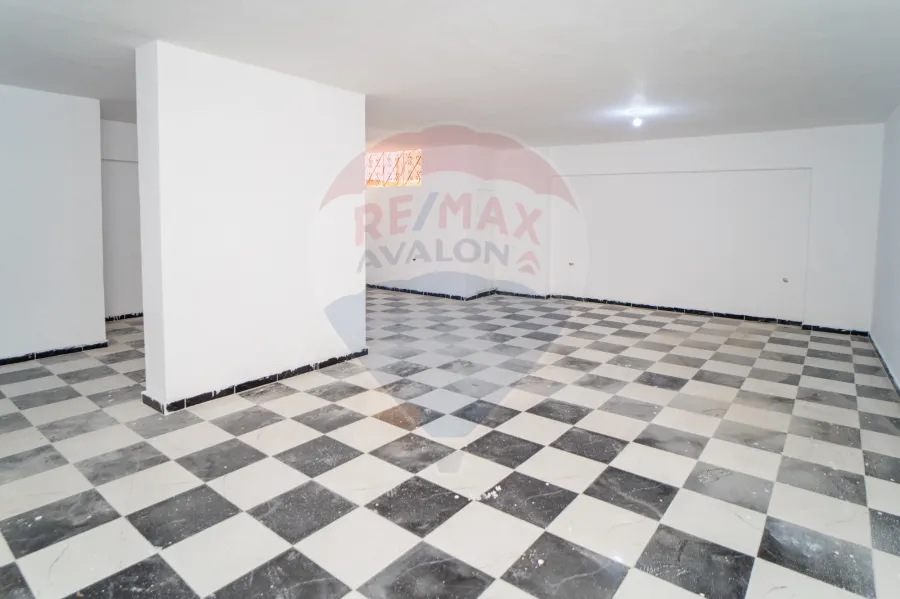 شقة ادارى للايجار 220 م سبورتنج (خطوات من شارع ابو قير)