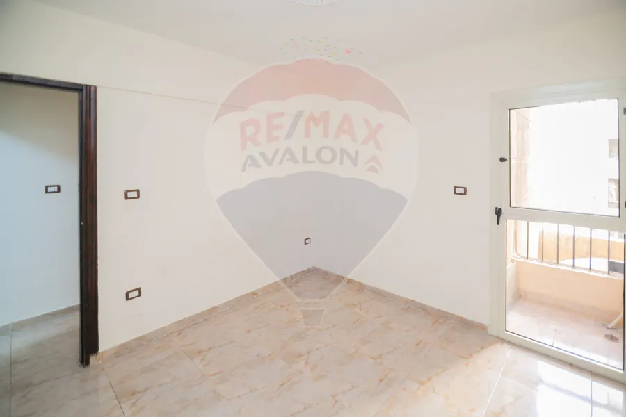 شقة للبيع 107 م  محرم بك (حي محرم باشا)