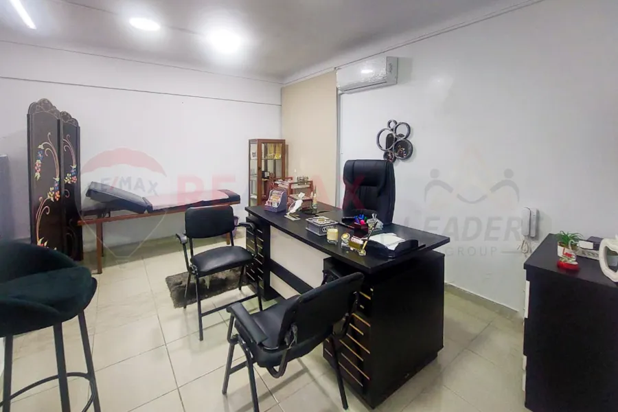 Administrative headquarters for rent 140 m Janaklis (Abu Qir St.)