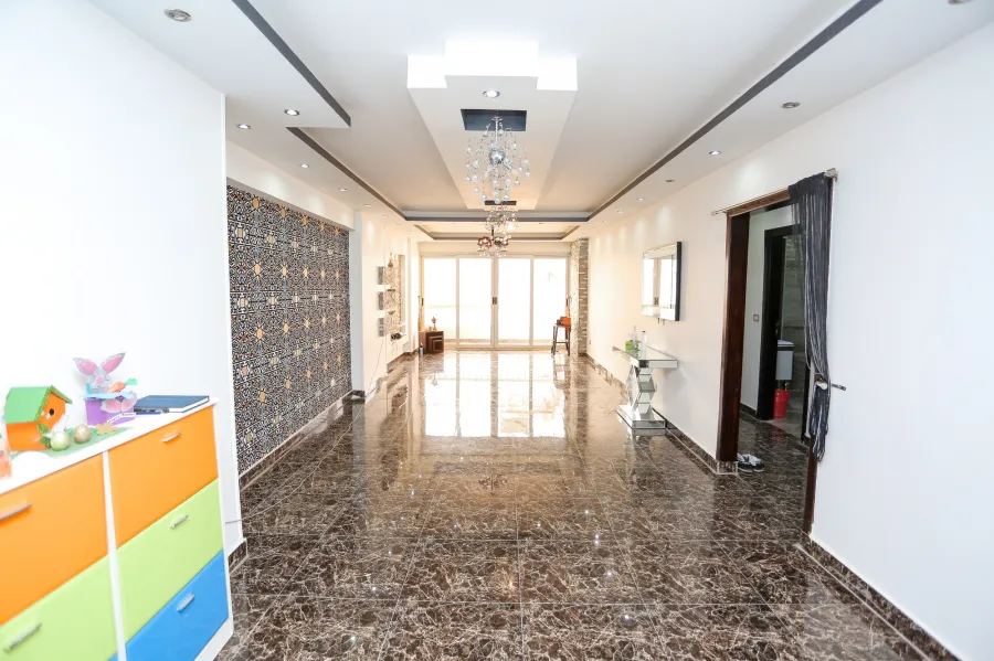 شقة للبيع 170م  سان ستفانو (متفرع من ش عبد السلام عارف)