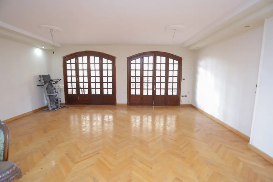 Apartment For Sale 275m Stanley (Steps From Kornish) First Hand