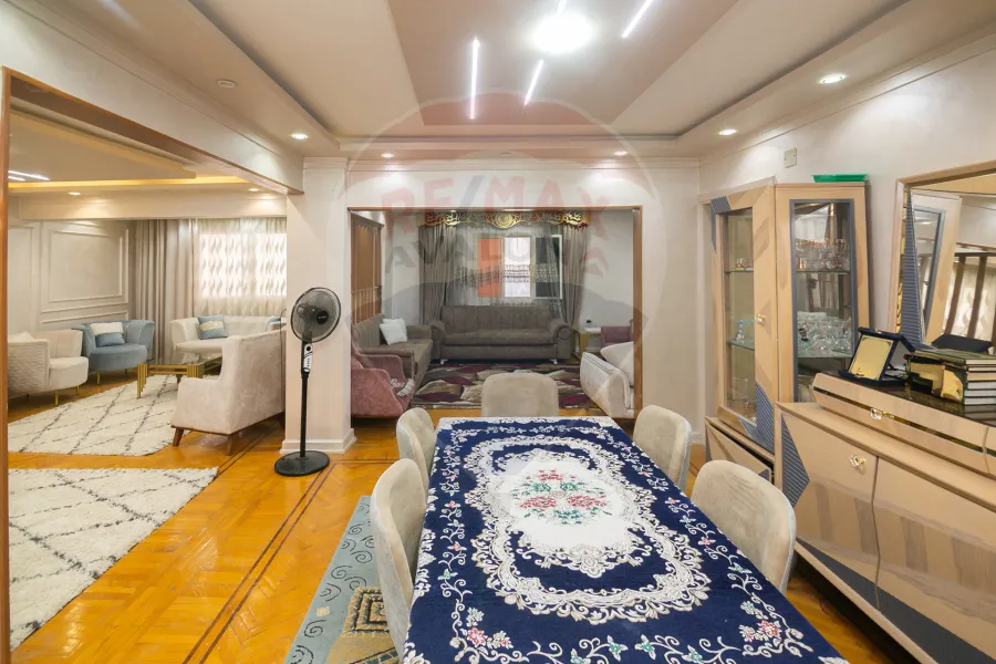 شقة للبيع 248 م السرايا (ش عبد السلام عارف)