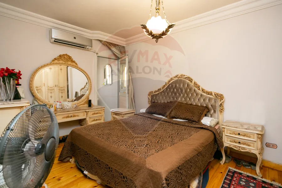 شقة للبيع 175م كفر عبده (ش سكينة بنت الحسين)