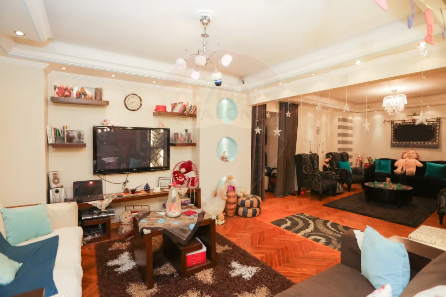 Apartment for sale 200 m Fleming (Branched Abu Qir St. - steps from the tram)