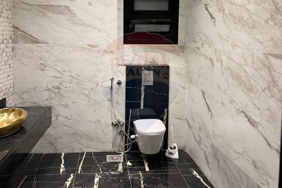 Administrative unit for sale 290 m Al-Iqbal (in front of Victoria College School)