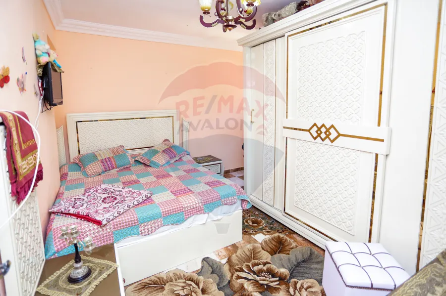 شقه للبيع 96 م كامب شيزار (خطوات من شارع كلية الهندسه)