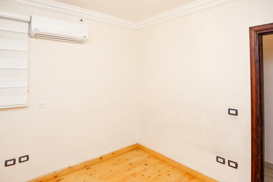 شقة للبيع 140م جناكليس (على الترام مباشرة)